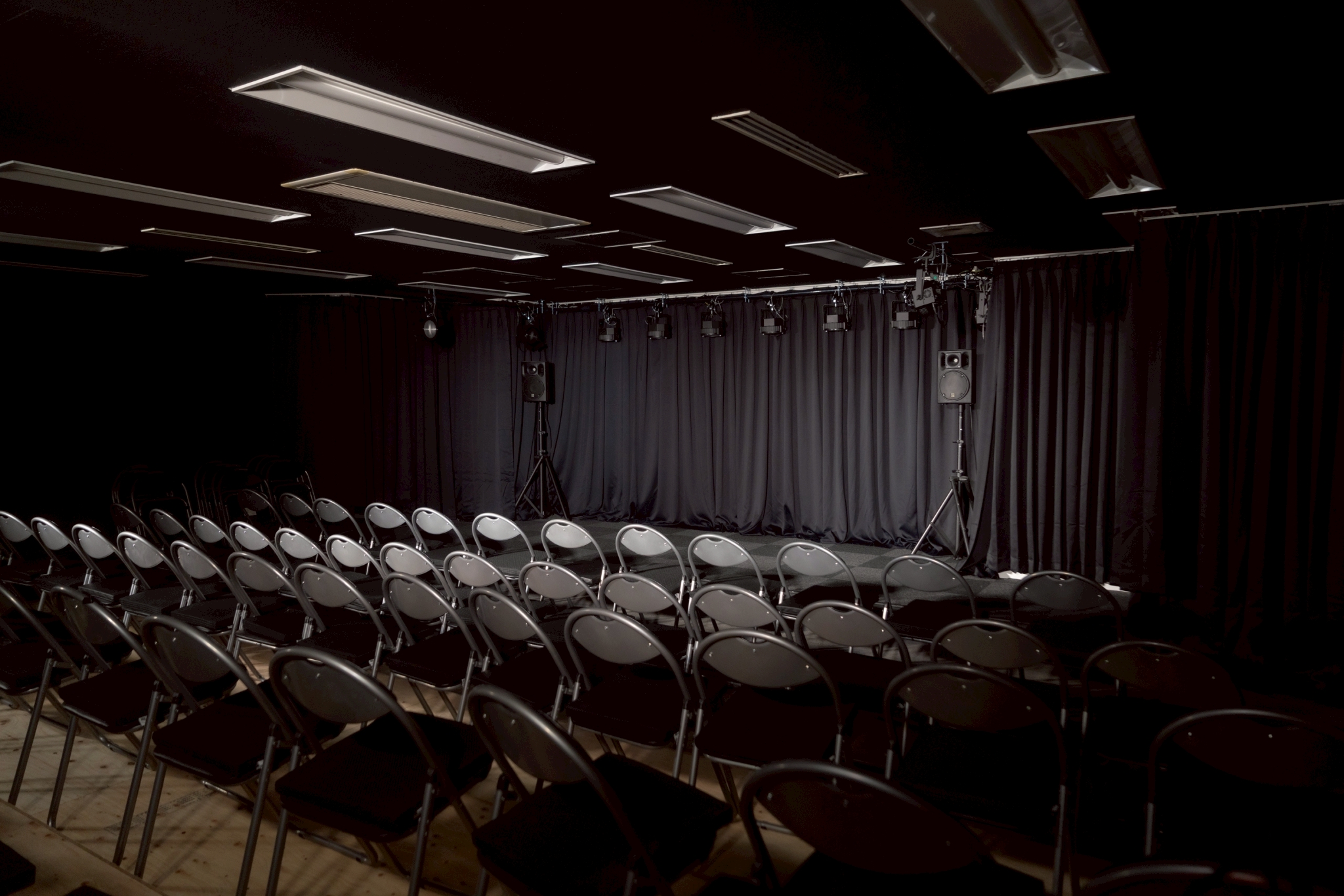 客席から見た舞台